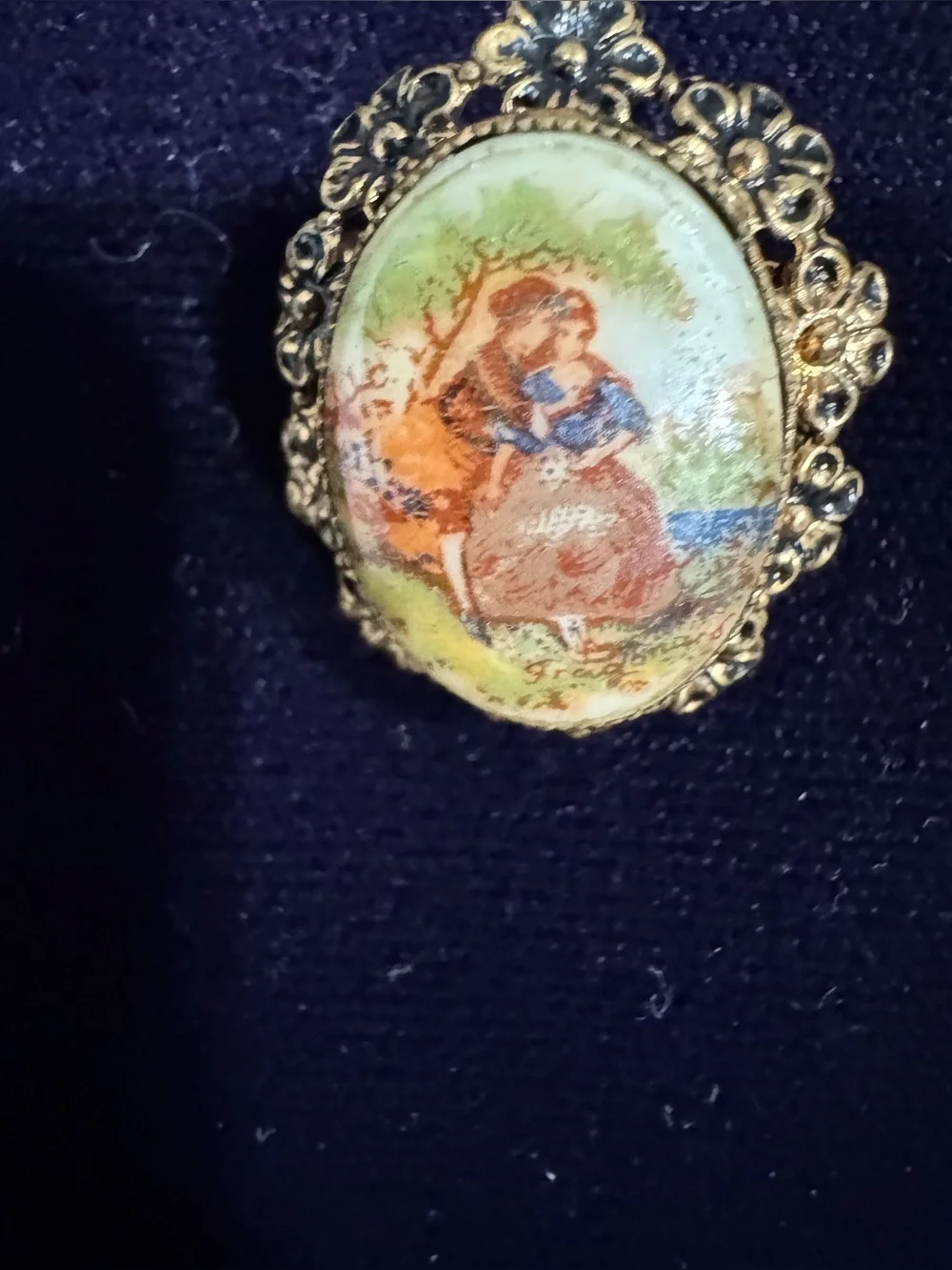 Gold-Tone Vintage Oval Portrait Brooch - Gold